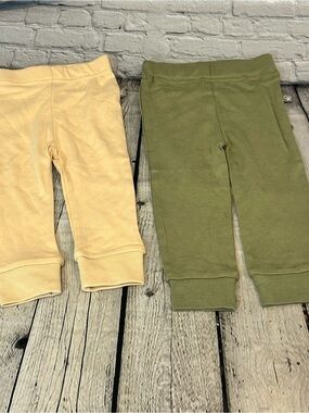 Goumi 2 Pairs of Pants (Beige and Green)